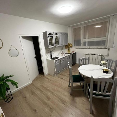 Apartman Gold Maris Lejlighed Karlovac Eksteriør billede